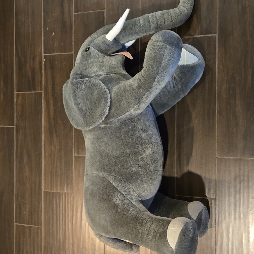 Doug And Mellissa Elephant - Picture 4 of 4